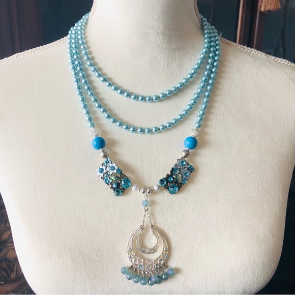 Handcrafted repurpose blue crystal gem Czech glass Pearl toggle clasp necklace - Picture 2 of 9